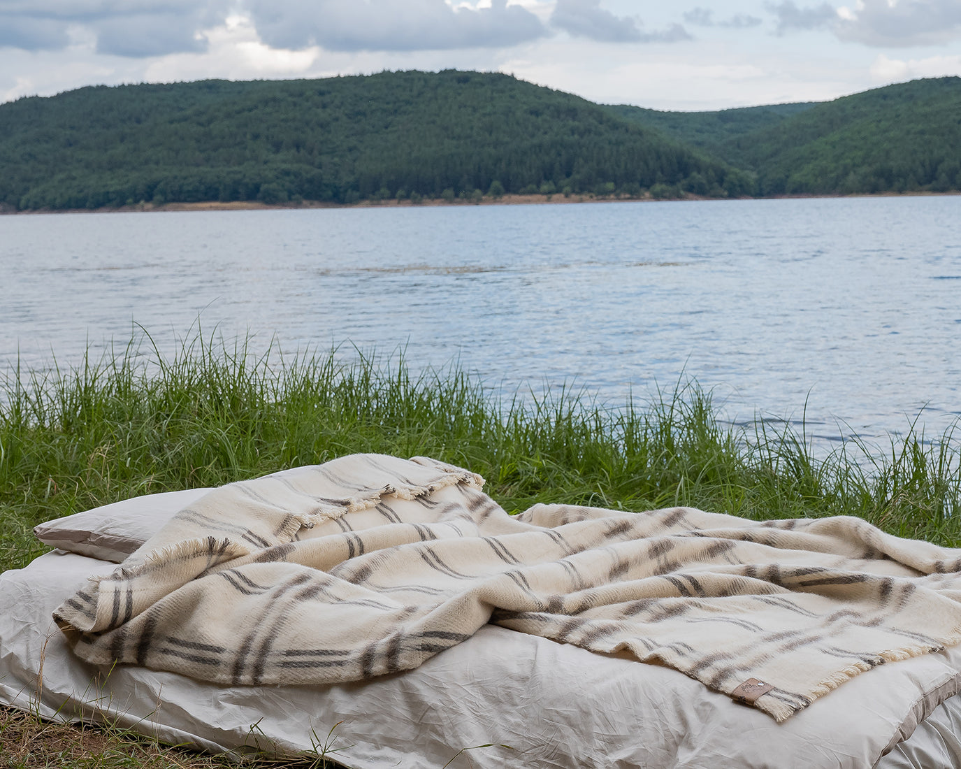Juniper Heavy Wool Blanket - Plaid Squares Pattern